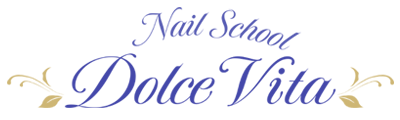 ネイルスクール ドルチェヴィータ ロゴ
